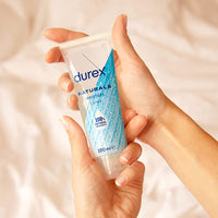 Durex Naturals Moisture Lube (Lifestyle shot)